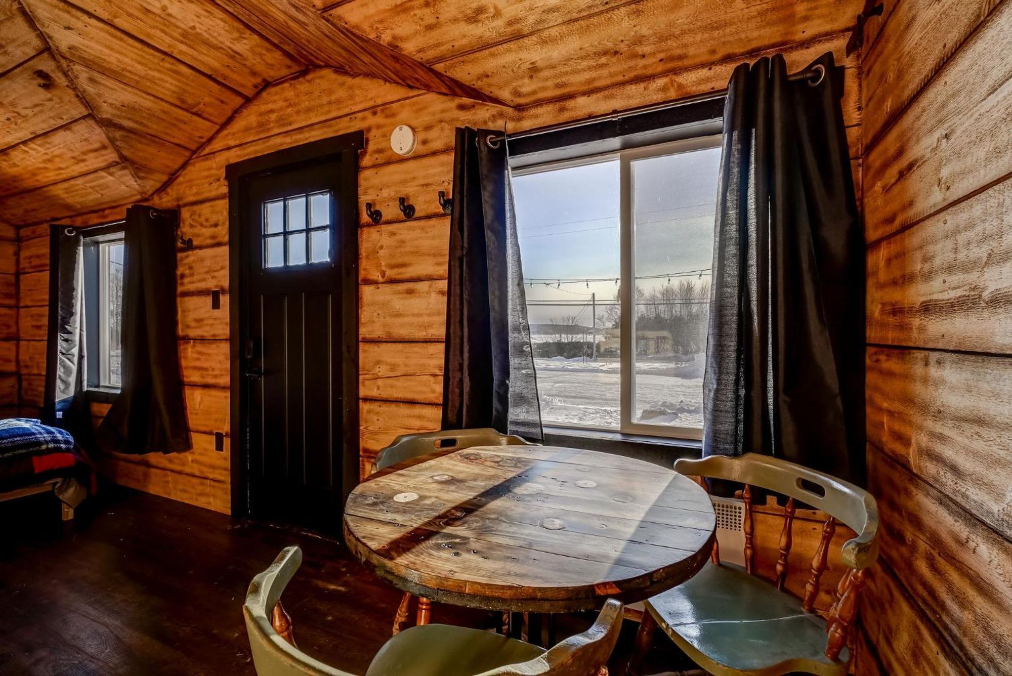 Your Cozy Cabin Retreat Saint-Remi-d'Amherst Exterior photo