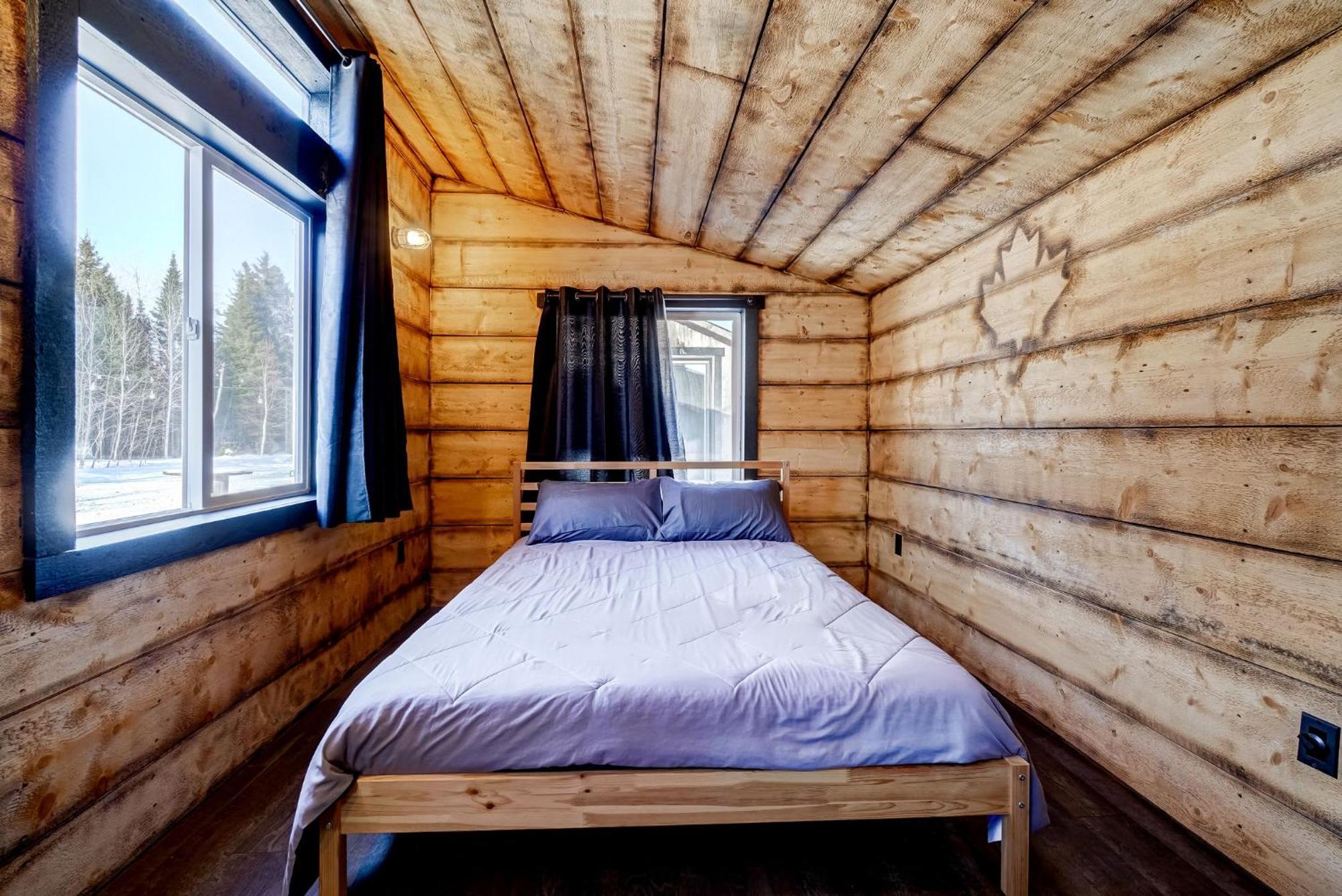 Your Cozy Cabin Retreat Saint-Remi-d'Amherst Exterior photo